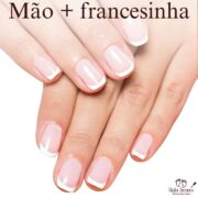 Esmaltação estilo francesinha nas mãos.